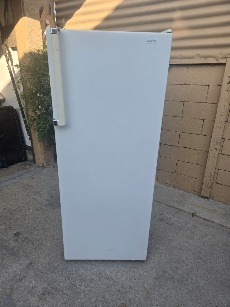 Small Fridge/ Freezer