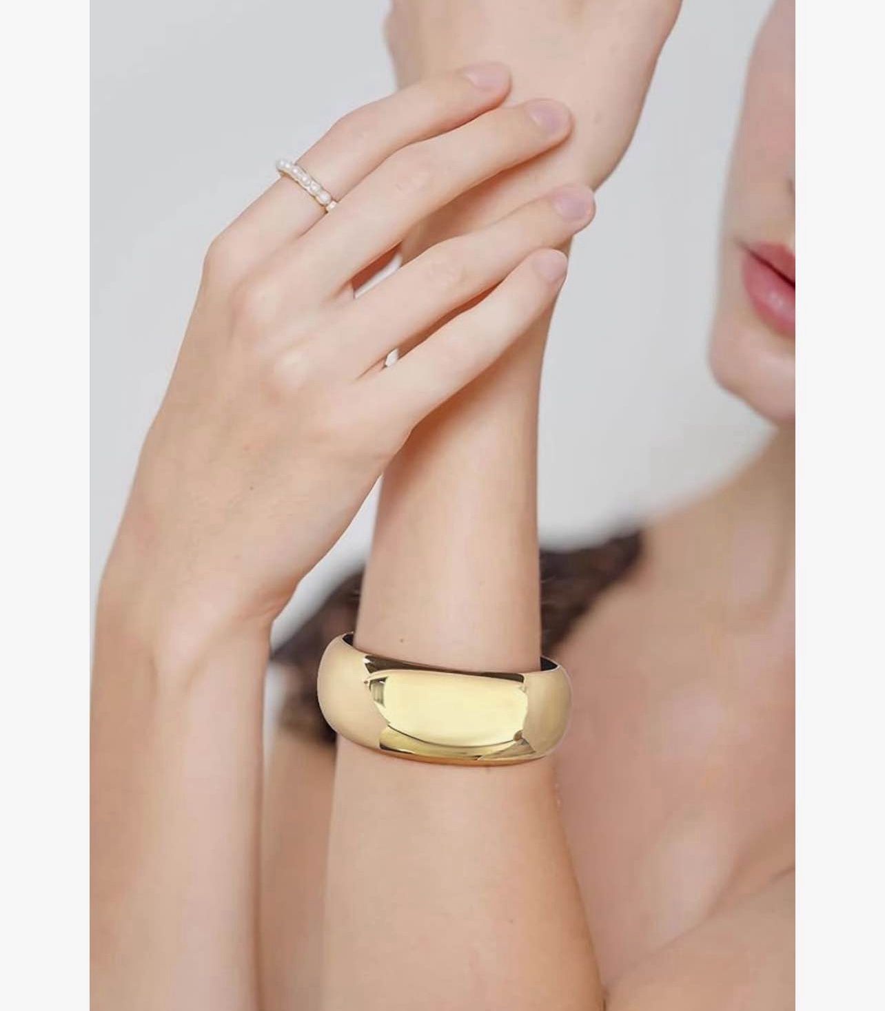 Chunky Gold Cuff Bracelets for https://offerup.com/redirect/?o=V29tZW4uTkVX