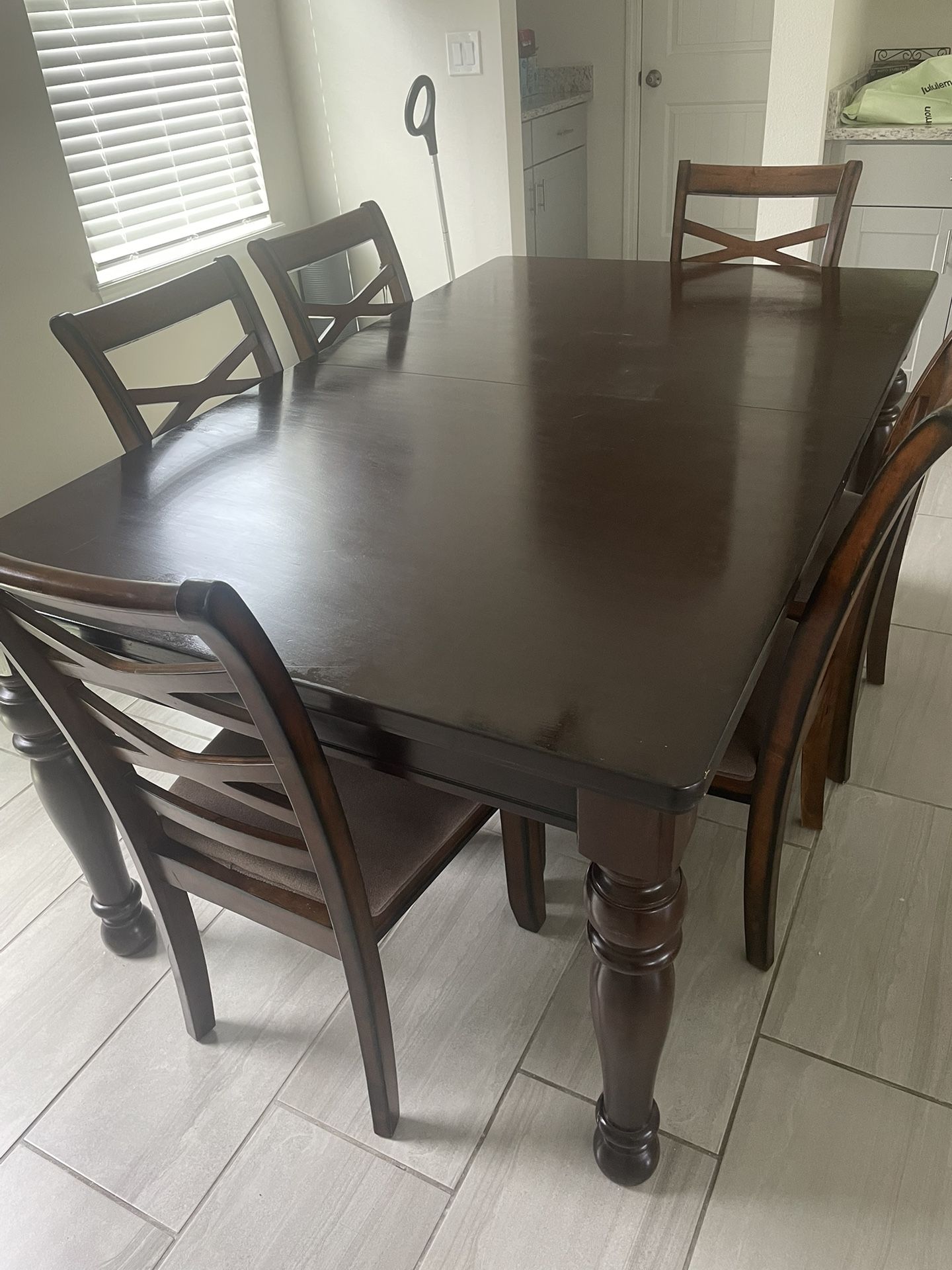 Dining Table And 6 Chairs.