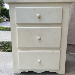 3-drawer dresser