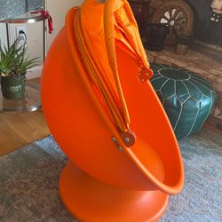 byld helt seriøst fordøje IKEA Kids Orange Egg Chair (PS Lomsk Swivel Chair) for Sale in Fremont, CA  - OfferUp
