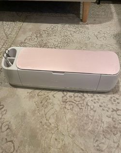 Cricut maker 3 with lots of vinyl