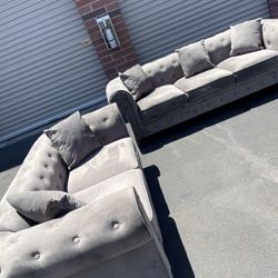 Really Nice Couch And Loveseat 