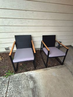 2 outdoor chairs
