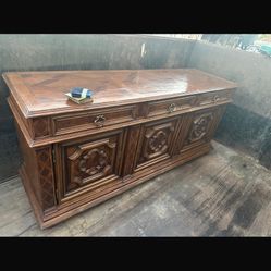 Antique Bussandri Italian walnut and jacaranda sideboard.