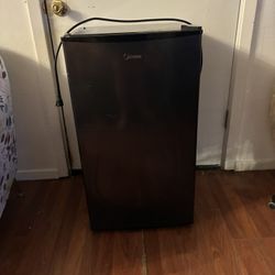Like New Mid Size Fridge/Freezer