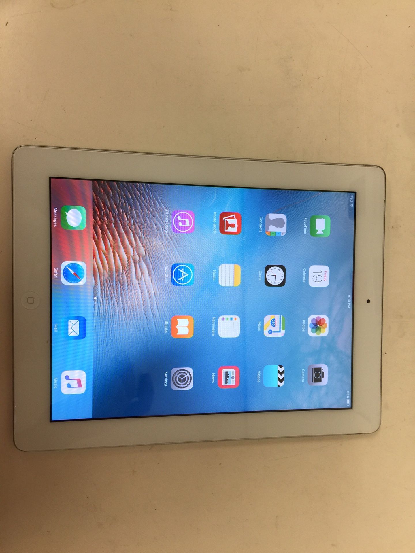 Apple ipad 2 32gb wifi with charger good condition