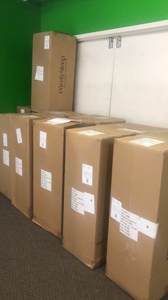 Brand New B e d* in a Box Easy transport Available Now^^