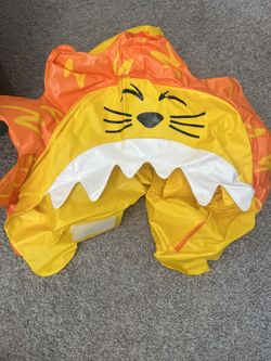 Baby inflatable pool floaty with shaded cover