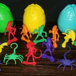 Alien Xenomorph Easter Eggs Lot Of 15 Figures And 3 Eggs!