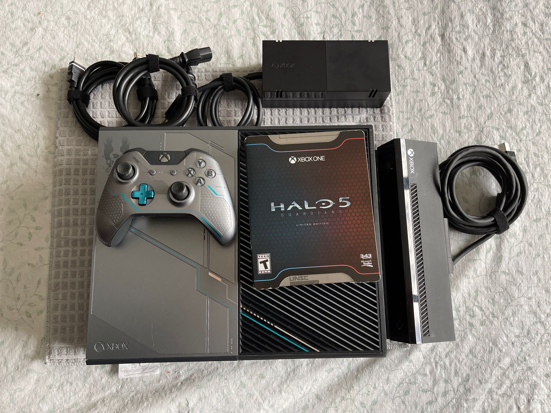 Halo Guardians Limited Edition Xbox One + Limited Edition Game Included 