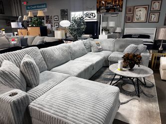 Beautiful comfy sectional! 🤍📦 More colors available!