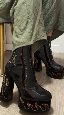 Botas negras con piedras black boots with rhinestones flames