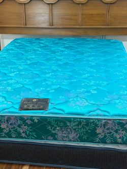 USED QUEEN SIZE MATTRESS ONLY