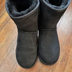 Uggs Size 7 Women