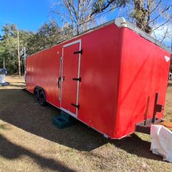 24 ' ENCLOSED TRAILER- TANDEM AXEL TITLE IN HAND 