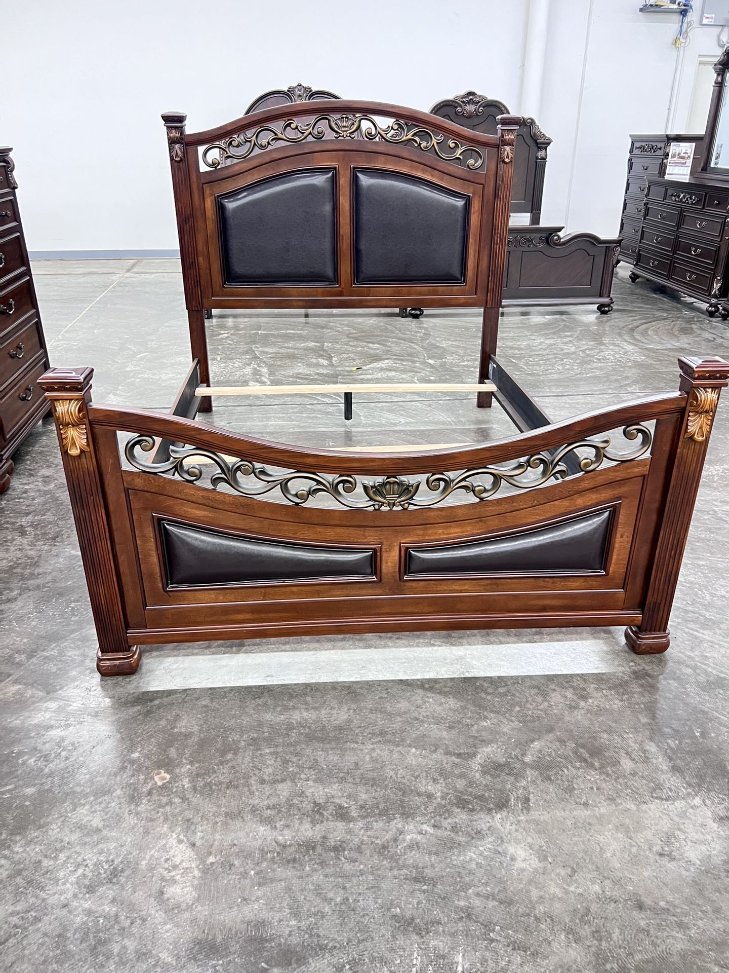 Cama Queen Size Nueva En Su Caja No Colchon