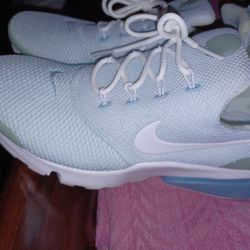 Size 9 Nikes War Once