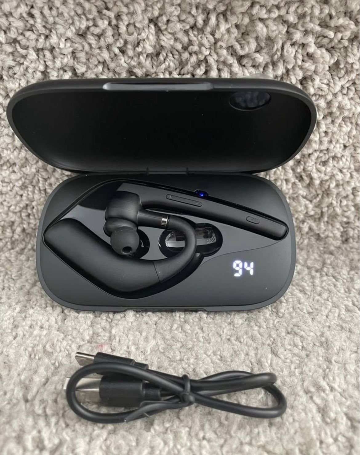 Brand new Wireless Earpiece with 500mAh Charging Case Hand-Free Headphones Noise Canceling