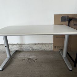 Adjustable height desk