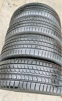 275/50/20 pirelli 📍📍 Vendo un set de llantas con 80% de vida las 4 📍🌟