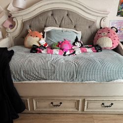 Twin Day Bed & Matching Dresser