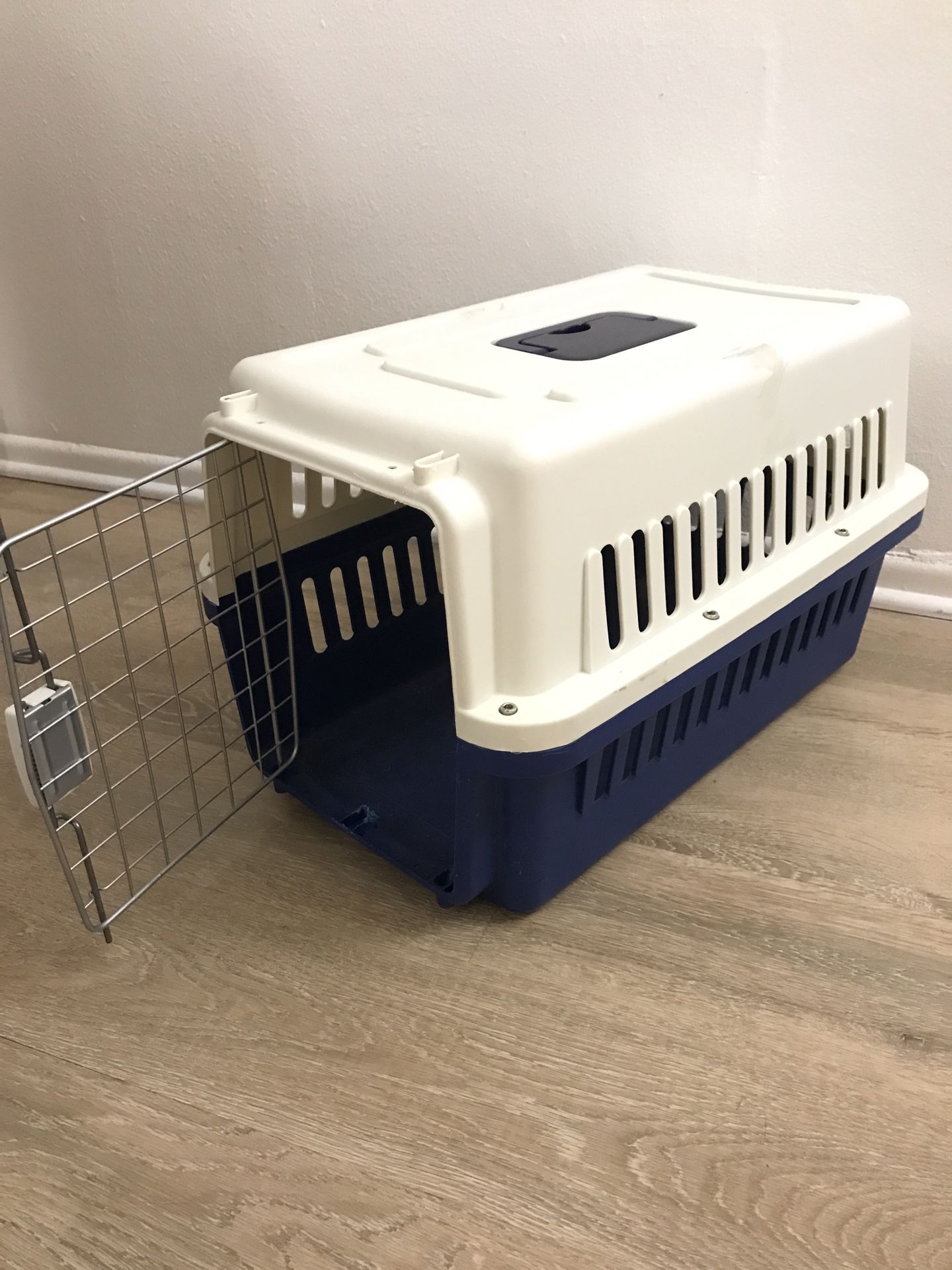 Small Dog Portable Kennel