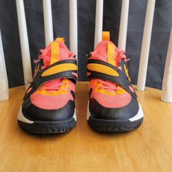 Nike Team Hustle D 11 Big Kids' Basketball Shoes 