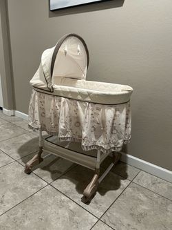 Bassinet Delta Children - Portable Rocking Bassinet with Canopy