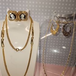 #2078, VINTAGE GOLD PLATED LOT NECKLACES AND EARRINGS 
