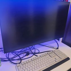 Monitor And Teclado