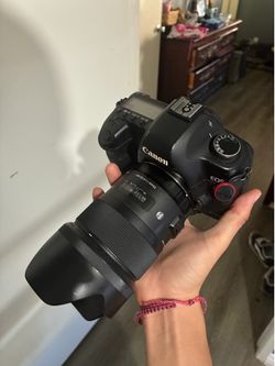 Canon 5D Mk2 w Sigma 35mm Lens