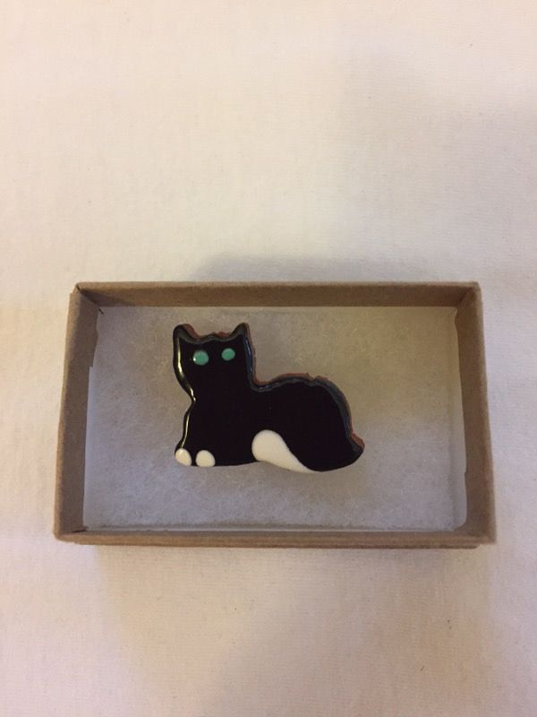 Cat pin