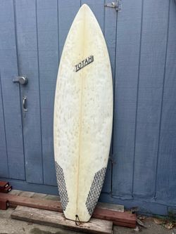 Totah surfboard 6’2”
