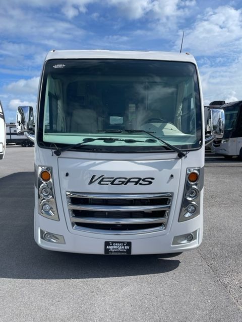 2022 Thor VEGAS 24.1 , Like NEW, 8400 Miles