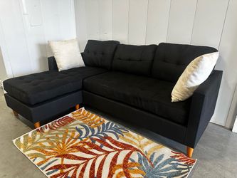 BLACK TUFTED SECTIONAL COUCH W/ FREE DELIVERY