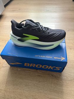 Brooks men shoes size 8.5