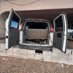 2005 Chevrolet 3500 Flatbed W/ Auto Crane