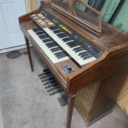 Organ With Leslie Speaker. Free !!!