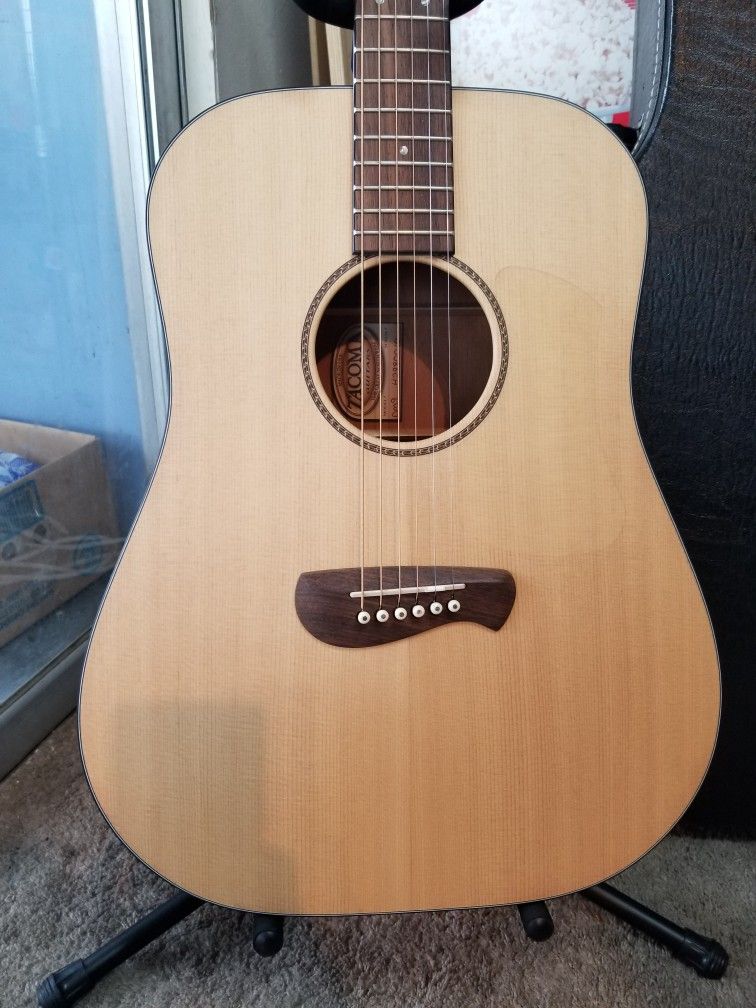 Tacoma DM9 All Solid Wood Acoistic Guitar with Original Tacoma hardcase