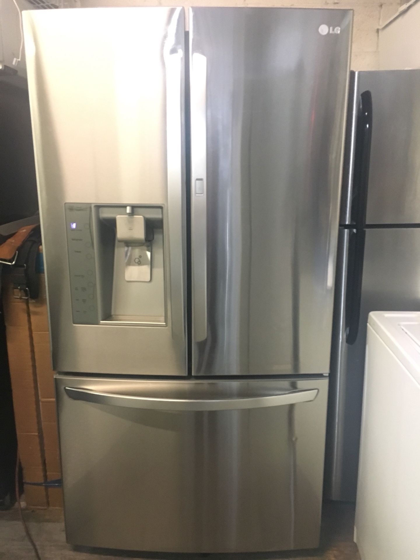 36inch THREE DOOR LG REFRIGERATOR DOOR IN DOOR, CUBED/CRUSHED ICE MAKER AND WATER 💦