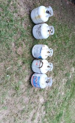 5 empty propane tanks