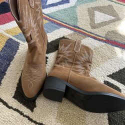 Light Brown Cowboy Boots (Size 39)