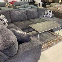 ‼️Brand New Coffortable Smoke Sectional Oversized ‼️