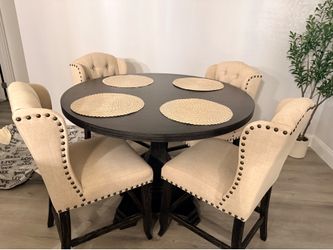 Round dining table with 4 chairs