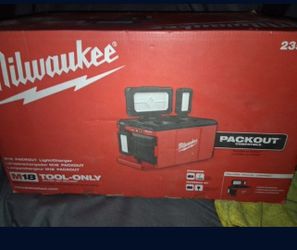 Milwaukee Pack out Light Charge