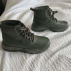 Green Nike Boots 