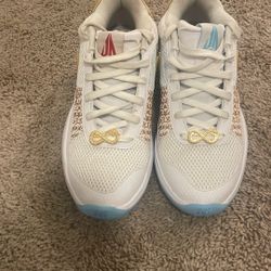 Selling Shoes And Heals 