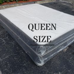 NEW QUEEN SIZE SET MATTRESS AND BOX SPRING-2PC.