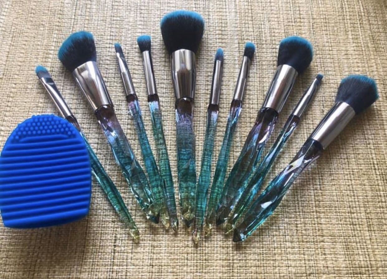 Crystal makeup brushes